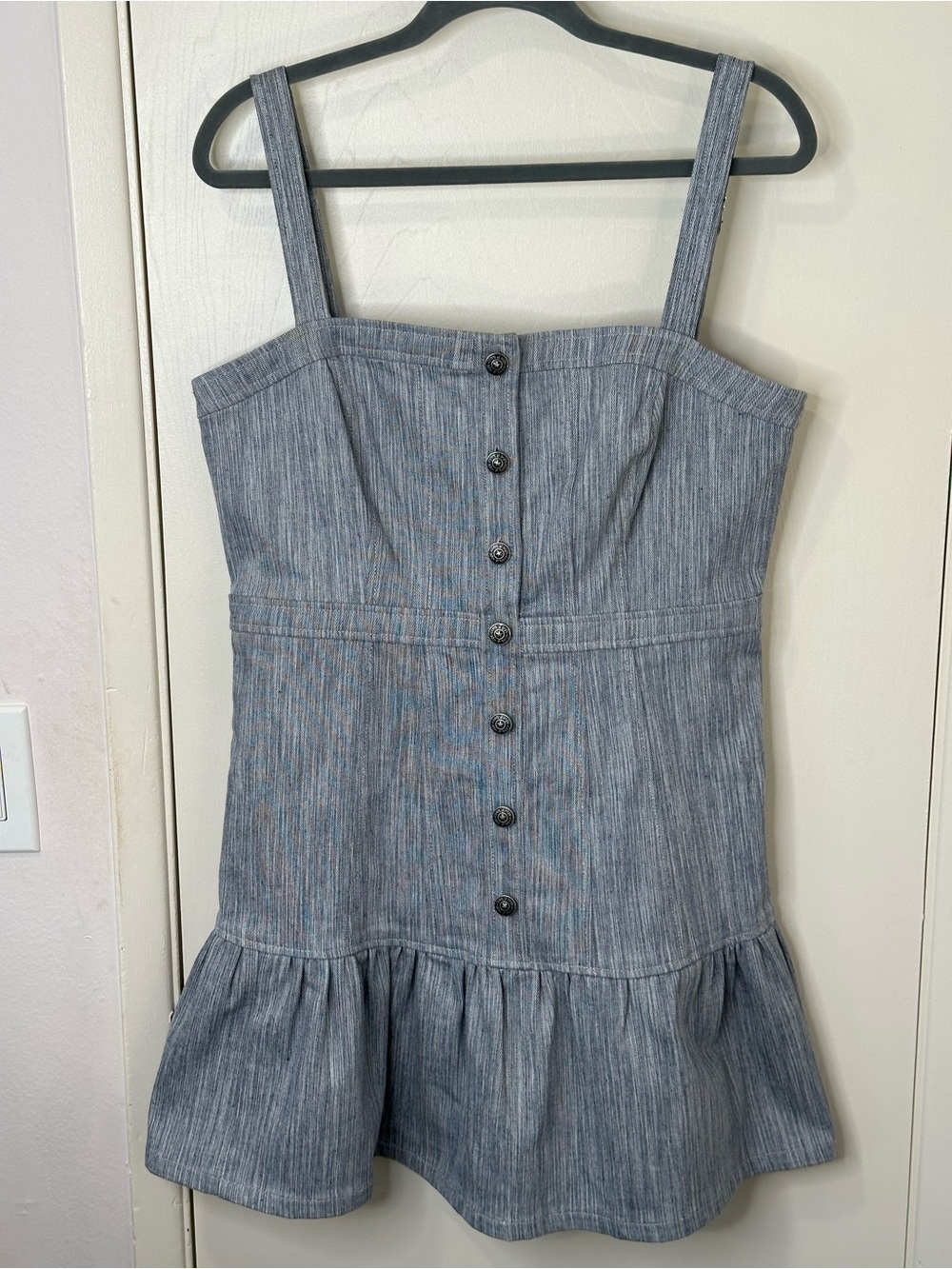 NEW.cinq à sept Light Blue Denim Dress. Size 12. Perfect for Fall/Autumn time